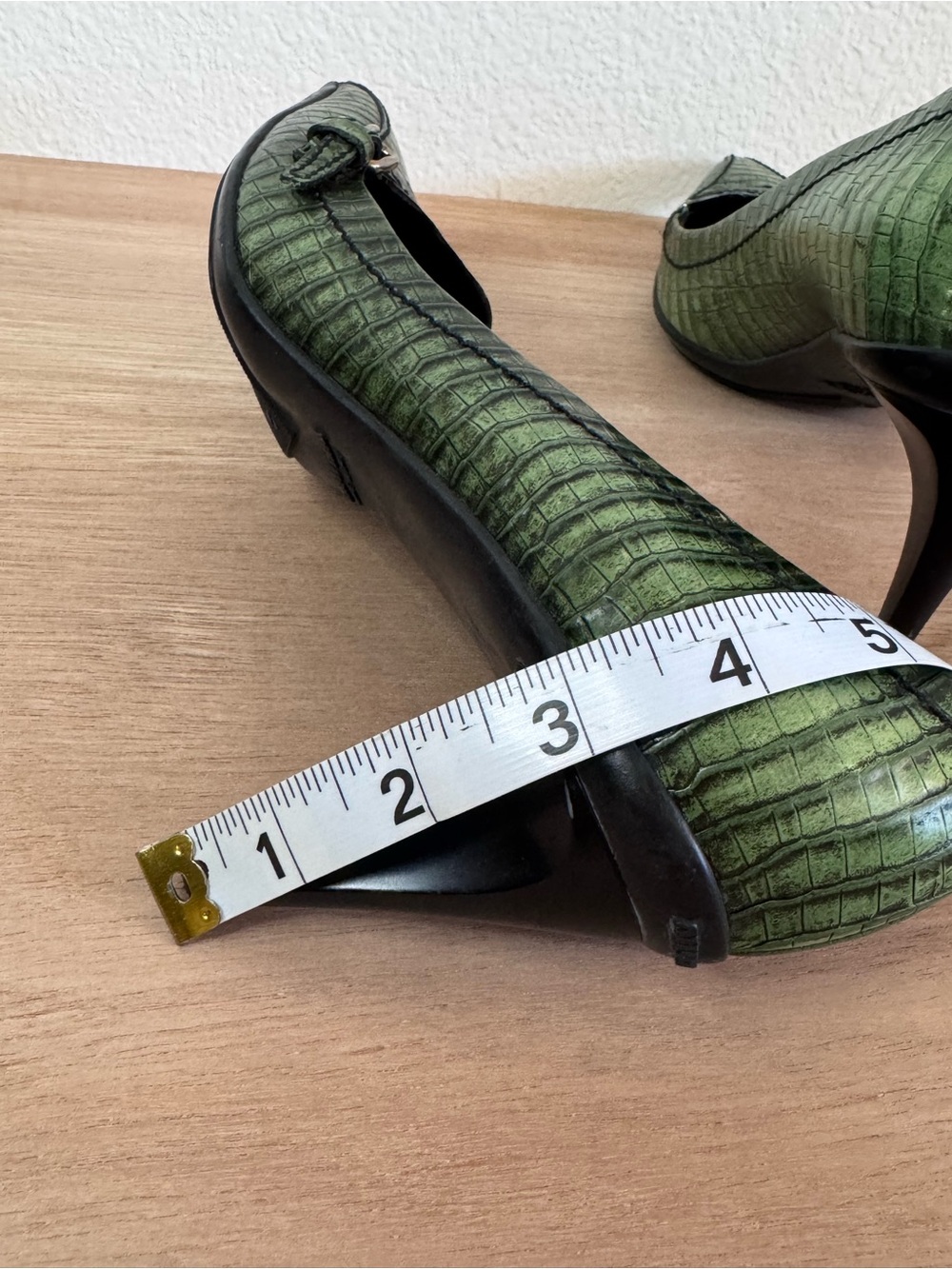 Vintage Miu Miu Croc Embossed Kitten Heels - Picture 12 of 16